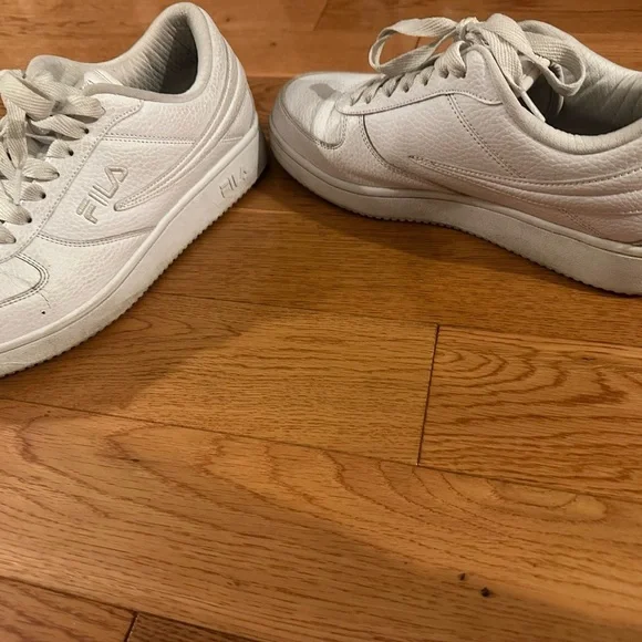 Fila Classic White Sneakers - Picture 3 of 3